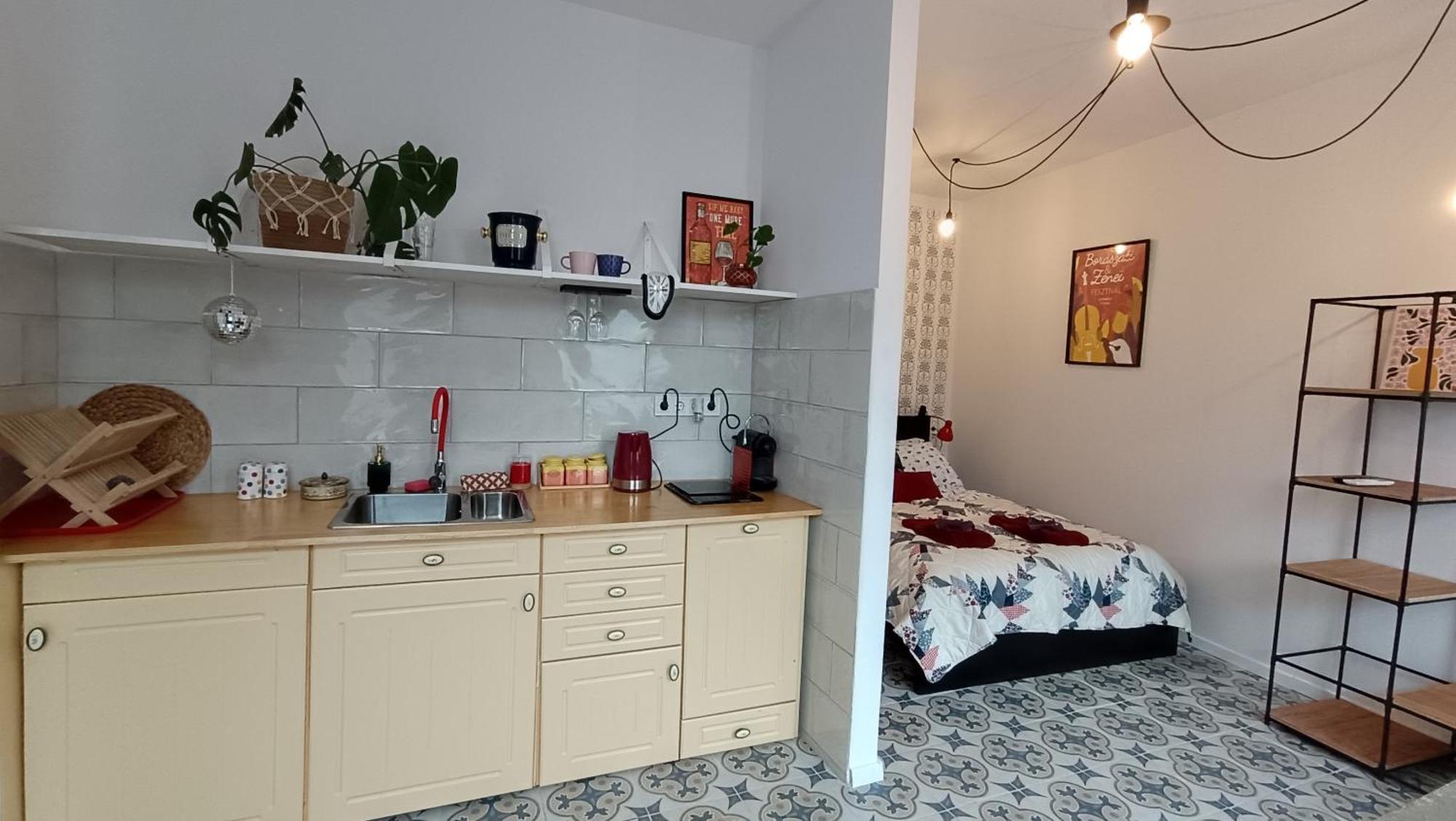 Porta Red Apartment